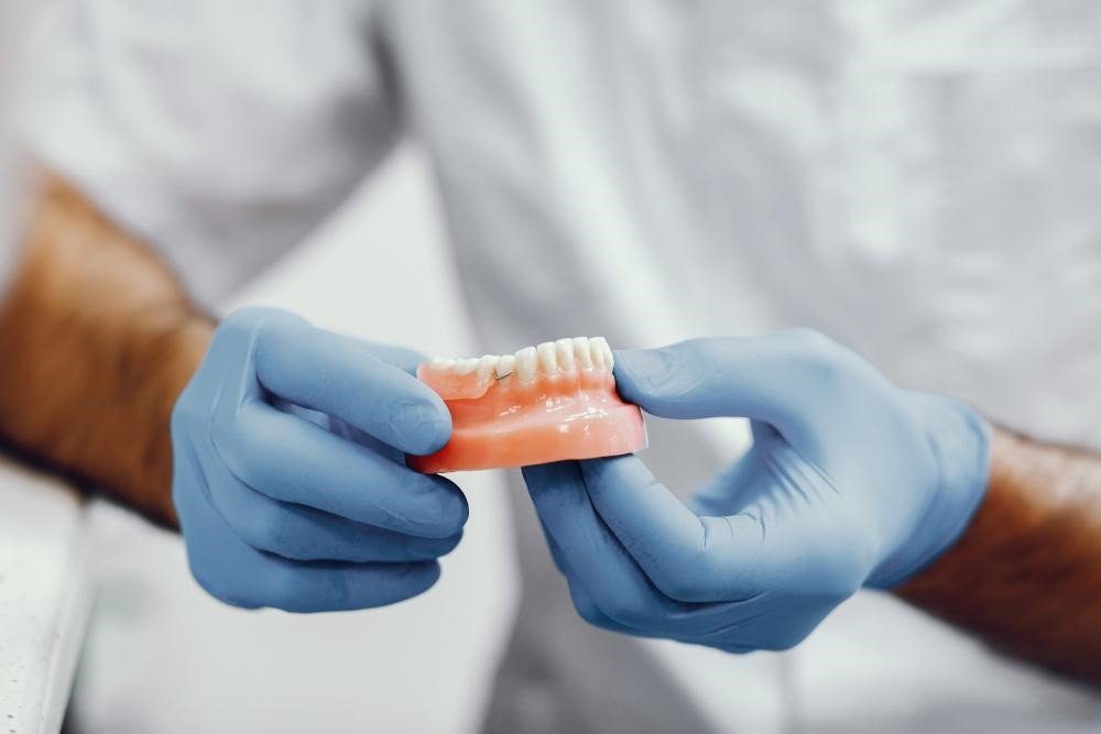 benefits of acrylic dentures