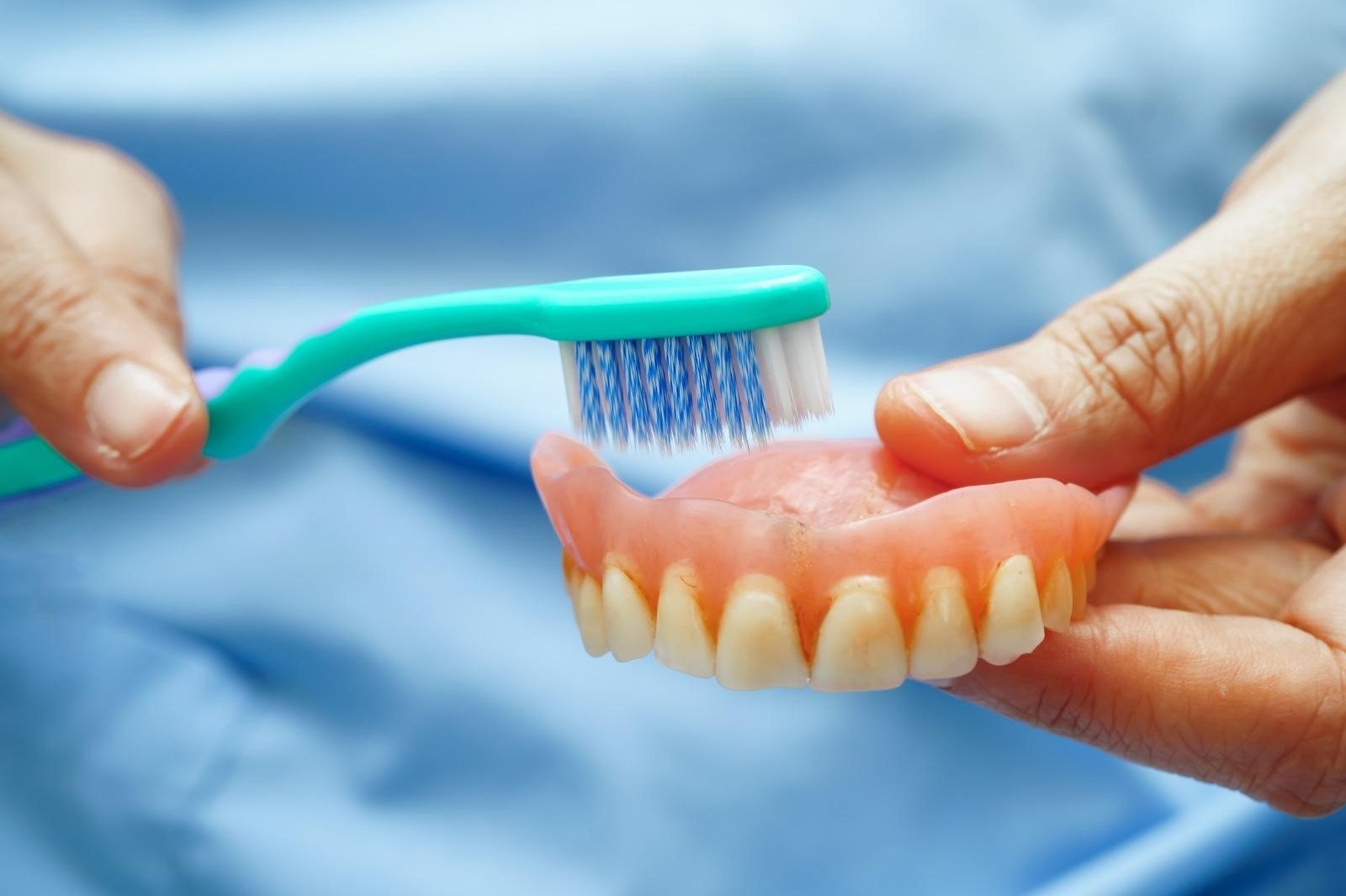 denture cleaning tips